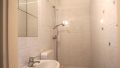 Dusche und Toilette