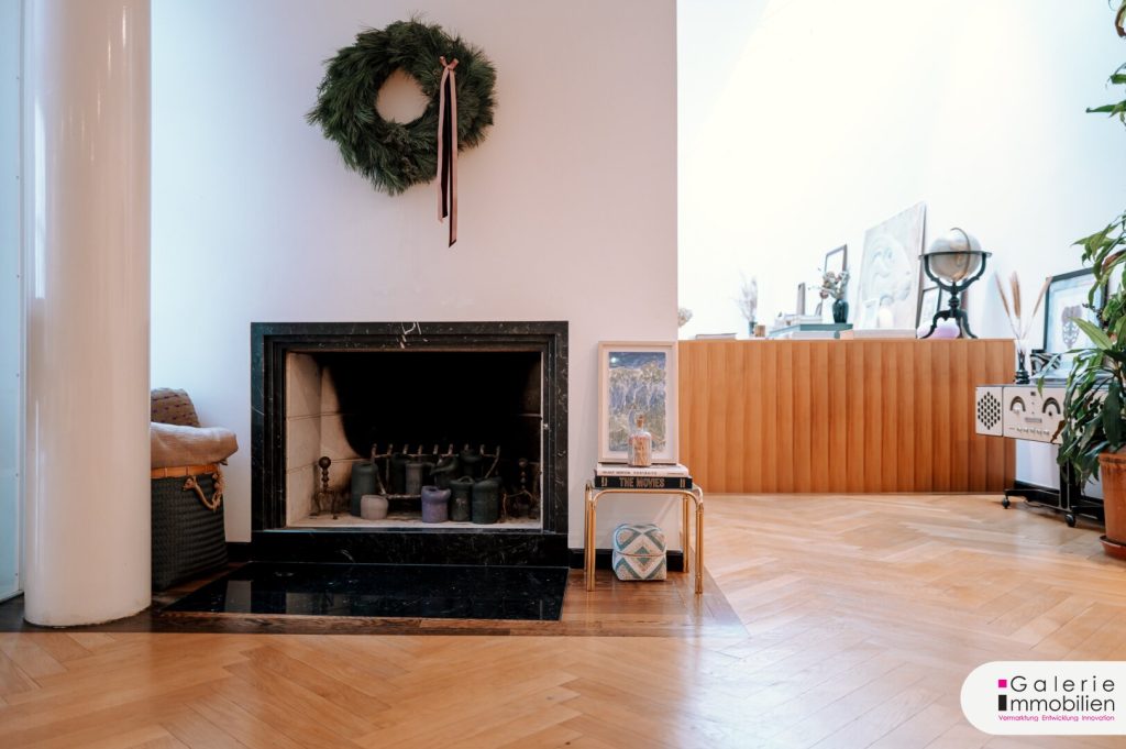 Kamin im Salon 1. OG