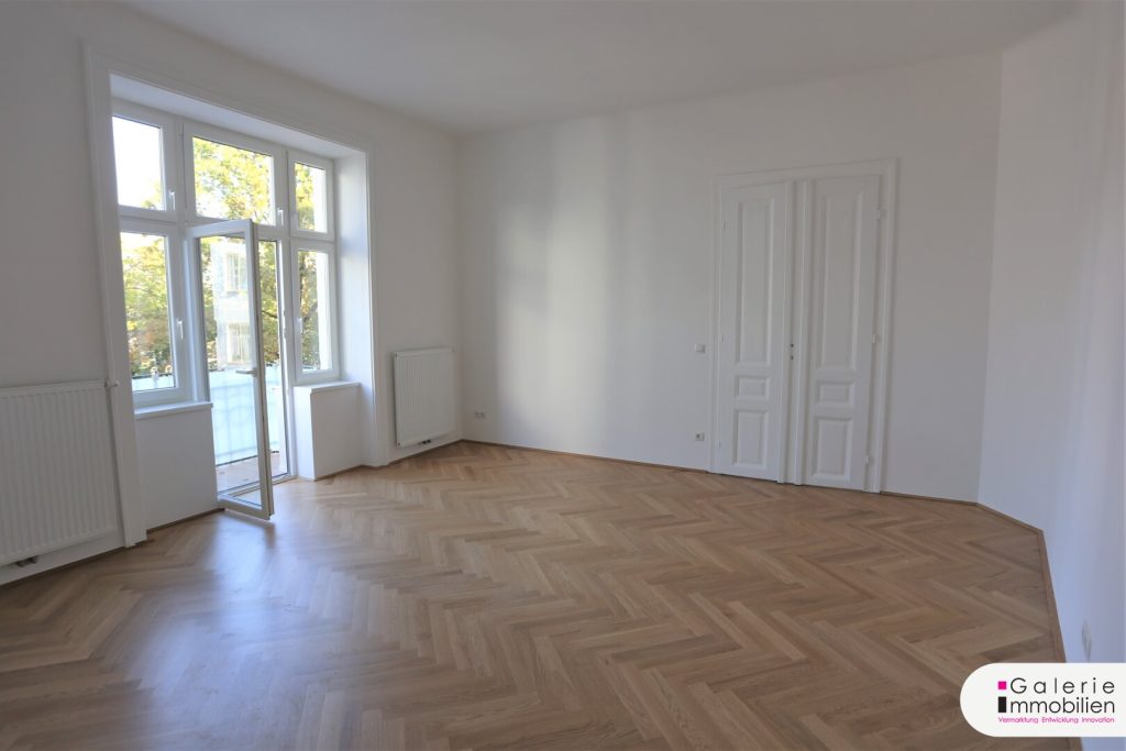 Zimmer mit Balkon