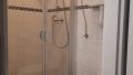 Dusche und Toilette