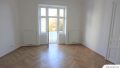 Zimmer mit Balkon